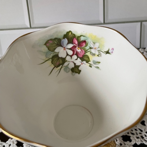 Royal Albert Bone China / Violets, purples and white flowers with green leaves - Picture 11 of 12